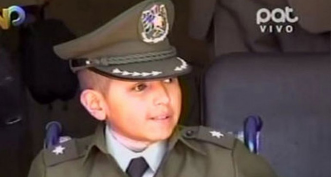 Bolivia: nombraron subteniente de la policía a un niño de 9 años