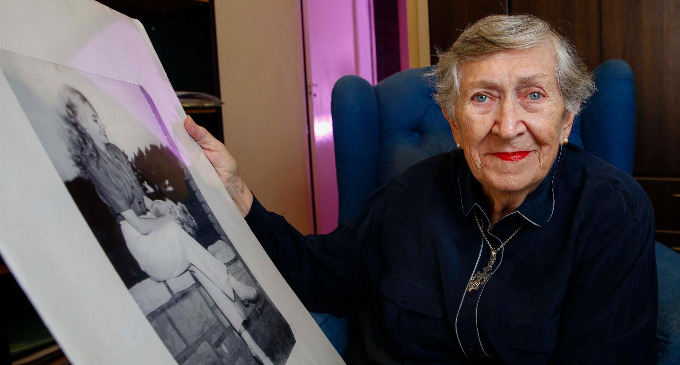 Fue la primera mujer en el mundo en cruzar el Nahuel Huapí y la primera latinoamericana en atravesar el canal de la Mancha; aún recuerda el apoyo de Eva Perón para su proeza; publicará un libro autobiográfico
