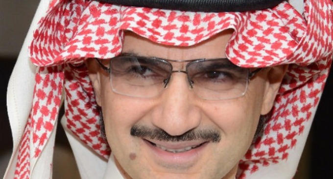 Al-Walid bin Talal bin Abdulaziz al-Saud, príncipe de Arabia Saudita donó a la caridad la totalidad de su fortuna: 32 billones de dólares.