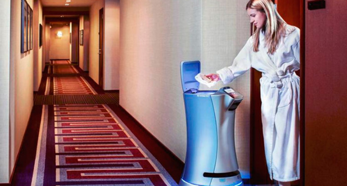 Varios hoteles de Silicon Valley, Estados Unidos, incorporaron robots que se encargan de llevar los objetos pedidos por los huéspedes hasta la habitación.