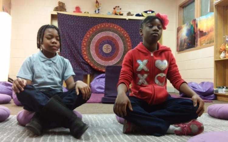 Una escuela de Baltimore cambia sus castigos por meditación