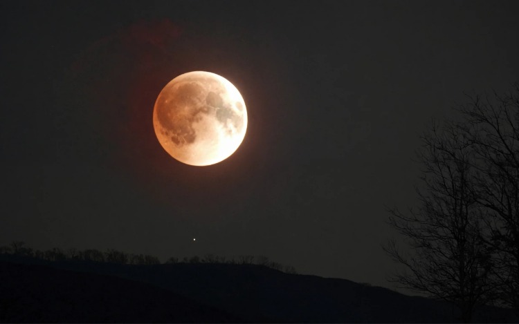Cuáles son las fases de la luna y qué tipos de eclipses lunares existen