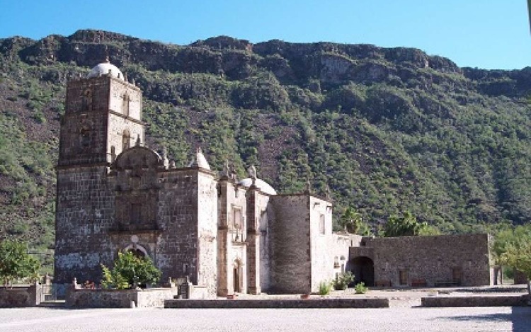 Una capilla californiana es el refugio de golondrinas. También lo fue de humildes y extranjeros que no tenían dónde vivir. Fue construida por comunidades indígenas y en la actualidad sus objetivos y costumbres no fueron modificados.