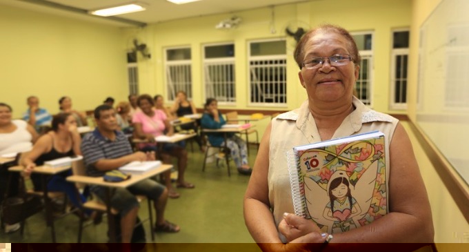 En cualquier etapa de la vida, los sueños pueden conducirnos a grandes ideas y victorias, cuando están debidamente motivados. Y la Educación es una de las maneras más eficaces para hacerlos realidad. Es con el acceso al conocimiento, unido a una dedicación constante, que muchas historias se escriben con miras a un futuro mejor; sobre todo cuando hablamos de una educación innovadora y de calidad que prepara a la persona para enfrentar sus retos con sabiduría y confianza.