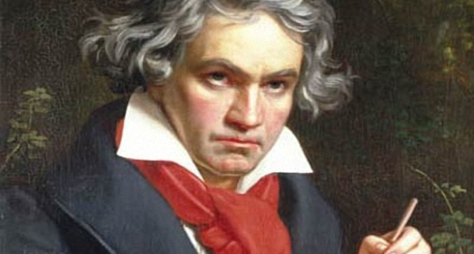 Beethoven solamente podía oír usando una especie de trombón acústico en el oído.