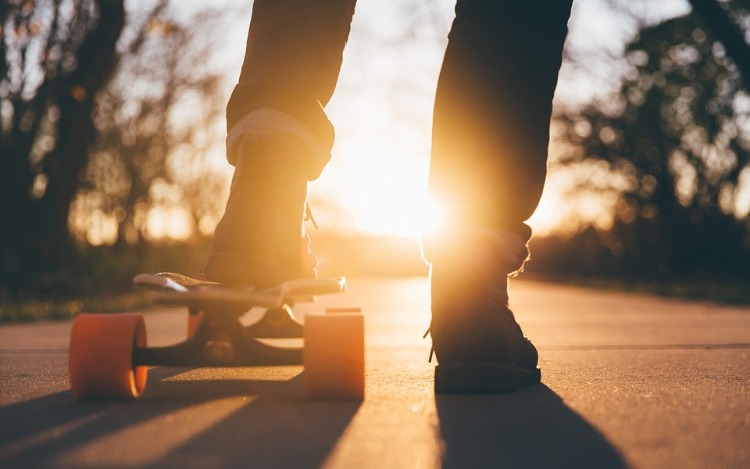 La adolescencia es el momento que marca el fin de la infancia, una transición que trae cambios y donde todo lo que hacemos o decimos los padres es cuestionado. Cómo sobrellevar esta etapa entendiendo y acompañando a nuestros hijos.