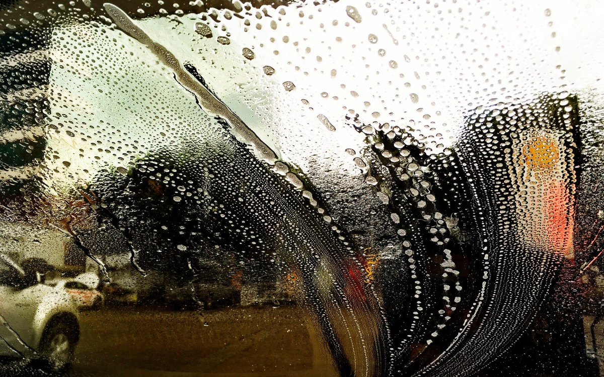 Este truco casero para limpiar los vidrios del auto también evita que se empañen y pocos lo conocen