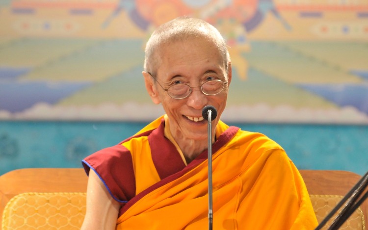 El venerable Gueshe Kelsang Gyatso es un maestro de meditación y un reconocido maestro de budismo.