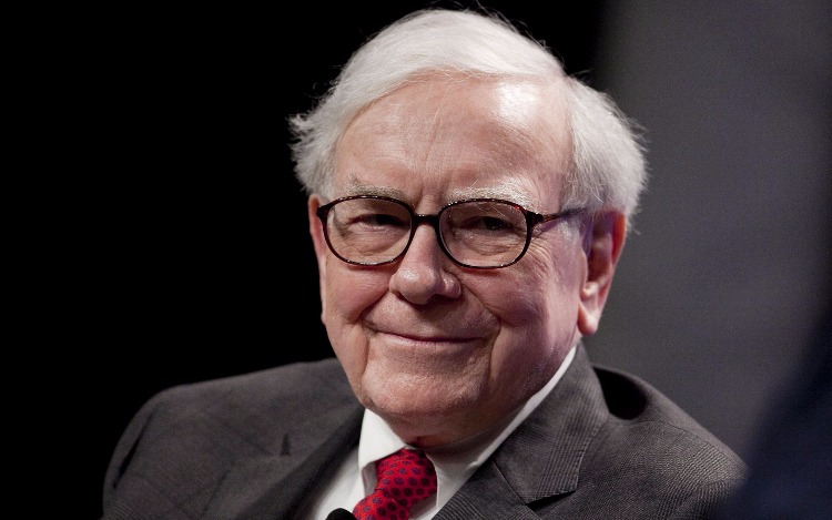 Warren Buffett nació el 30 de agosto de 1930 en Omaha, Nebraska, es inversionista, empresario y filántropo estadounidense. Es considerado como uno de los más grandes inversionistas en el mundo.