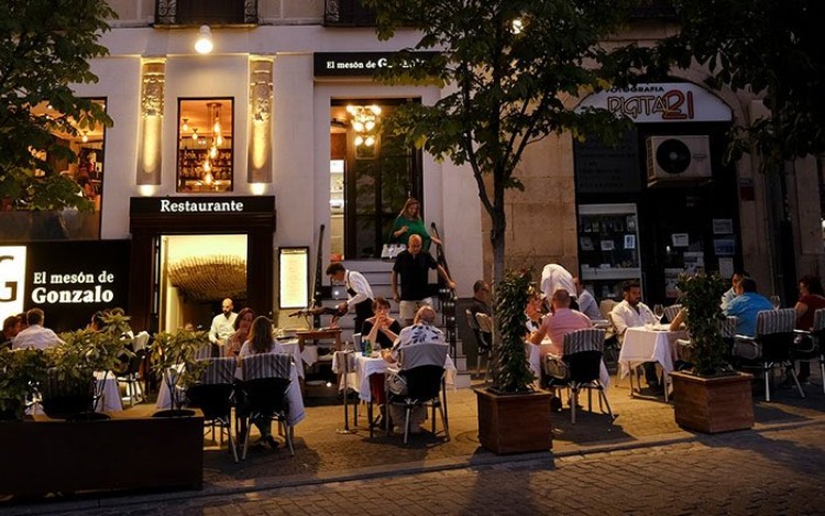 En el corazón de Salamanca, El Mesón de Gonzalo se reinventa con una apuesta culinaria impregnada de originalidad.