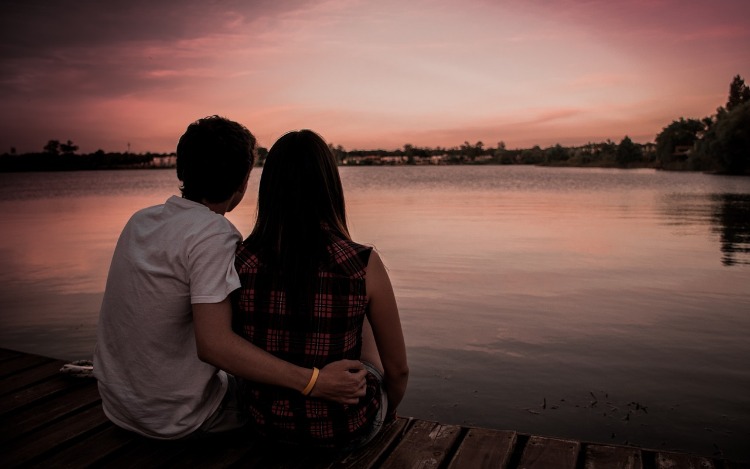 "Es amor a primera vista", "la persona infiel no quiere a quien tiene al lado", "fue amor a primera vista" , "el amor es no pedir nada a cambio". Frases que escuchamos, creímos, dijimos o nos las dijeron, pero ¿qué hay de cierto en ellas? ¿Son parte de la cultura popular o algunos de estos dichos entrañan alguna verdad?