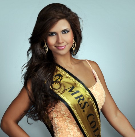 Una abogada colombiana se corona Señora Universo 2012