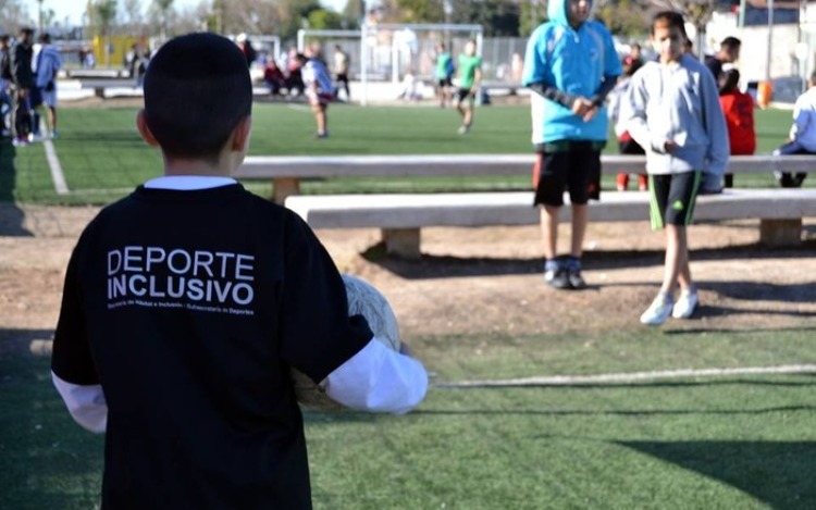 Despierta pasiones e incentiva la euforia y su sentido de pertenencia alcanza tal magnitud que ningún hincha cambiaría su cuadro ante ninguna circunstancia.