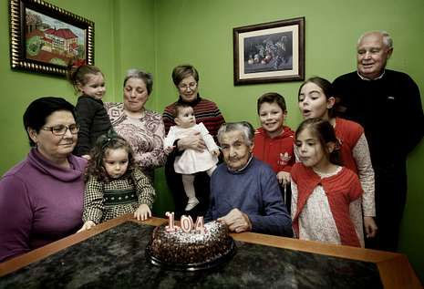 Celia Gómez tiene diez hijos, a los que se suman ya 38 nietos, 52 bisnietos y dos tataranietos