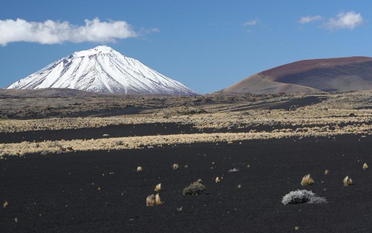 Es el parque volcánico más grande del mundo y fue postulado ante la UNESCO como Patrimonio Natural de la Humanidad.