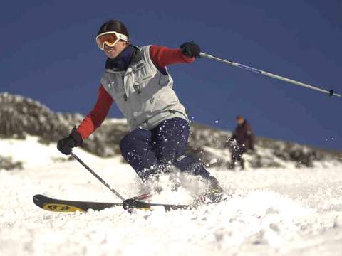 Desde finales de junio el país ofrece en total unos doce centros de esquí para los amantes de prácticas deportivas en la nieve o para aquellos que disfrutan de la belleza de sus paisajes y calidad de excelencia en los servicios hoteleros y gastronómicos