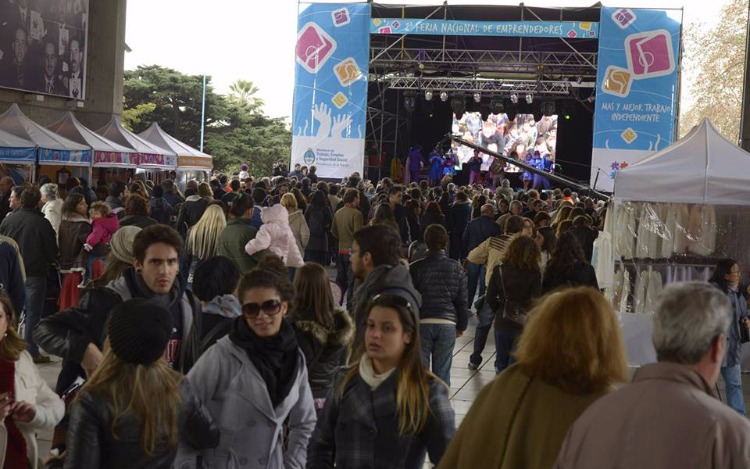 La economía social protagonista en una feria de emprendedores en Buenos Aires.