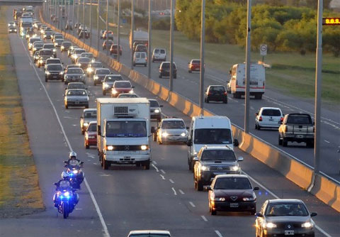 La estadía de los argentinos durante los fines de semanas largos es de alrededor de 3 noches y la forma de viajar es un grupos de 2, 3 o 4 personas