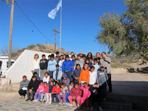 La enorme fuerza de voluntad por ejercer la solidaridad para los niños de la Escuela Nº 485 no tiene límites, ni fronteras