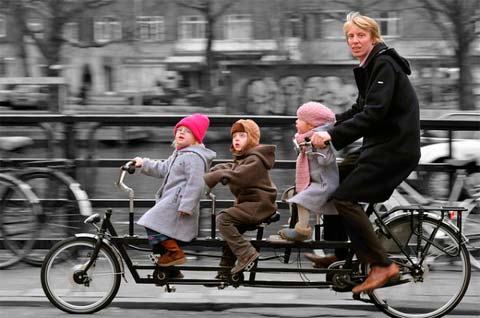 La bicicleteada masiva "Buena Vida" sintetiza el cierre del ciclo Expo Bici que comenzó el pasado 28 de octubre y concentró a los máximos referentes de la temática que arribaron desde Ámsterdam y Copenhague para brindar charlas, seminarios y workshops en los cuáles explicaron todos los beneficios que implica para una ciudad y sus habitantes el uso de la bicicleta.