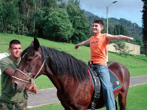 Un joven profesional de la Universidad Nacional de La Plata (UNLP), en la Provincia de Buenos Aires, Argentina, desarrolló un video juego que recrea las actividades realizadas en la pista ecuestre en el marco de las terapias asistidas con caballos