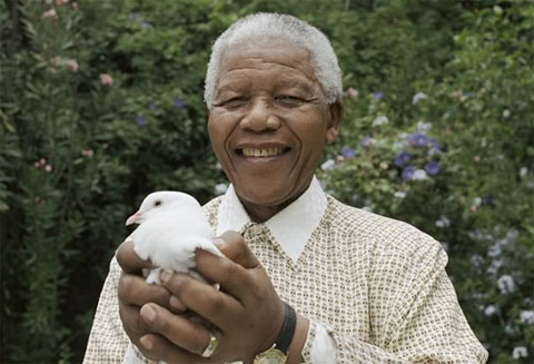 La lucha valiente y permanente fue el símbolo que definió a Mandela como un ser que hasta los últimos días reivindicó la vida, afrontando su enfermedad con entereza y coraje