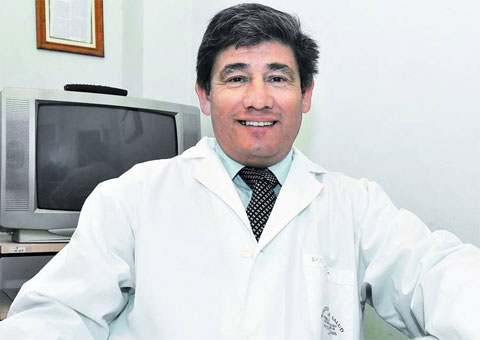 Un médico que materializó su vocación trabajando como cartonero y hoy es el máximo referente en intervenciones coronarias de alto riesgo