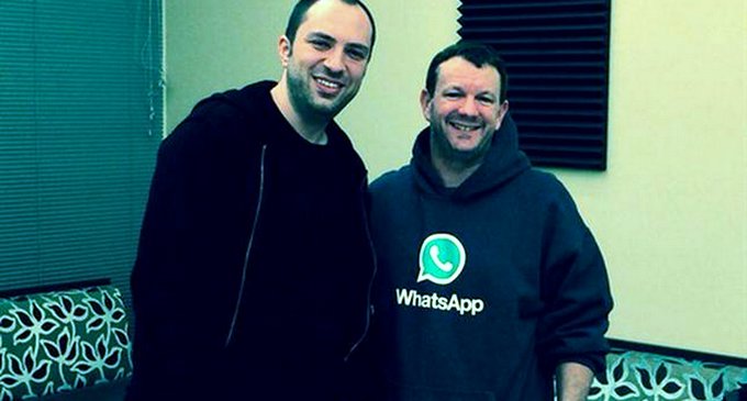 El ucraniano Jan Koum emigró a Estados Unidos y después abandonó sus estudios universitarios, mientras que Brian Acton había sido rechazado en una entrevista de trabajo para Facebook