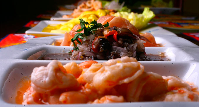Perú, es un país modelo en su gastronomía. Creativa y sabrosa, su cocina es aclamada en el mundo entero y es tendencia en los 5 continentes.
