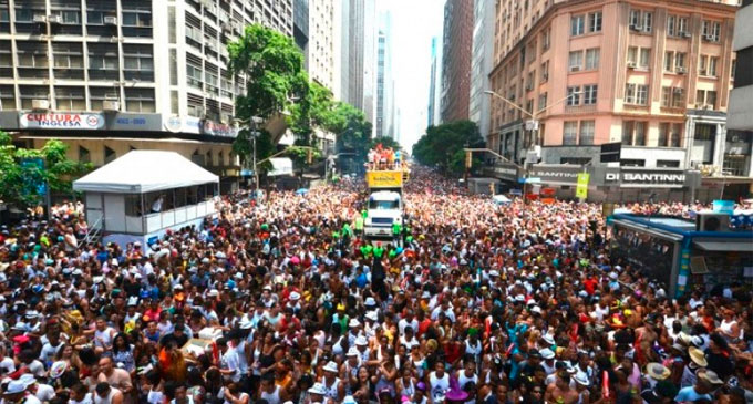 La gran característica y el sello que definió a la celebración del 2014, fue el gran nivel de convocatoria generado por los “blocos”, comparsas vecinales que desfilan por las calles de distintos barrios de Río de Janeiro, escoltadas por una orquesta.