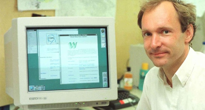 Fue presentada en marzo de 1989 como un proyecto por Tim Berners-Lee; su jefe lo calificó de poco preciso, pero autorizó a desarrollar la idea; por su cuarto de siglo, crearon un sitio para celebrar el hito.