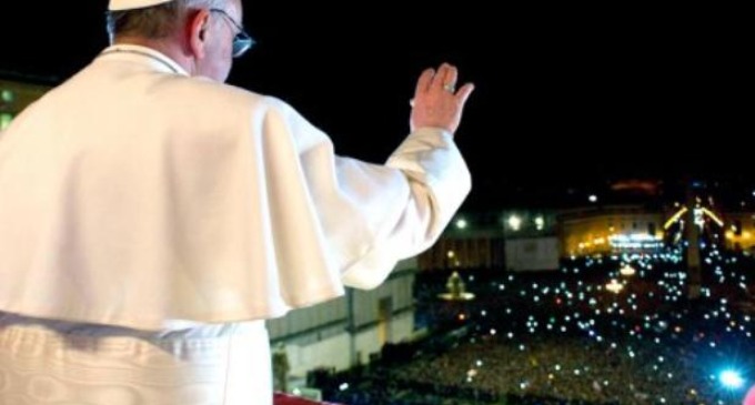 «Recen por mi», dijo el Papa Francisco al salir al balcón de la de la basílica de San Pedro en la noche que fue elegido.