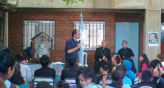 El padre Carrara afirmó que el principal objetivo de esta institución educativa es la prevención y la creación de una motivación concreta para los chicos, a través del periodismo y la comunicación, para estudiar y fomentar el amor por el aprendizaje en el corto y mediano plazo.