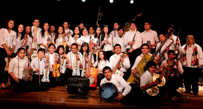 Apenas comenzada su adolescencia y antes imposibilidad absoluta de acceder a la compra de violines, flautas y saxofones, ellos convirtieron la ausencia en presencia.