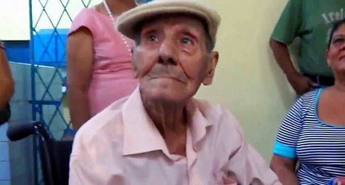 Héctor Gaitán, vecino de la ciudad nicaragüense de Ocotal, de 110 años de edad, ha contado su secreto para alcanzar la longevidad, informa la agencia Efe.