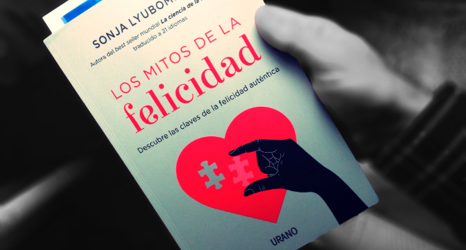 "Los mitos de la felicidad", establece que las fases de la vida se encuentran acompañadas por ciertas exigencias a nivel social y cultural.