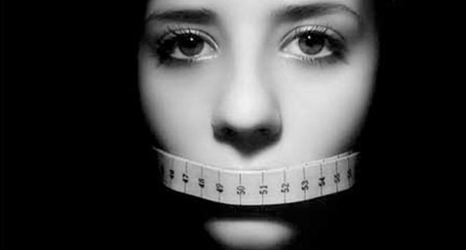 Las estadísticas son alarmantes, según la Organización Mundial de la Salud 1 de cada 25 adolescentes padecen trastornos alimentarios y el 15% de quienes padecen anorexia, mueren a causa de estas patologías.