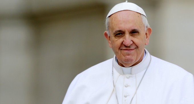 El Sumo Pontífice instó a la comunidad internacional a " no dejarlos solos" y reiteró su deseo de que en Siria las partes vuelvan a "la senda de las negociaciones"
