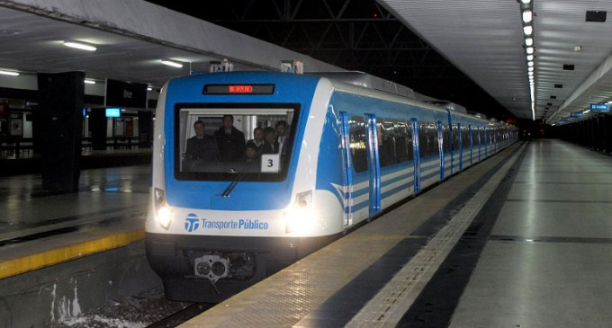 "Estamos dando un paso más para cumplir lo que prometimos; las pruebas están siendo sumamente satisfactorias y en 60 días más el Sarmiento será totalmente nuevo", dijo Randazzo. Estos coches comenzarán a funcionar el 21 de julio.