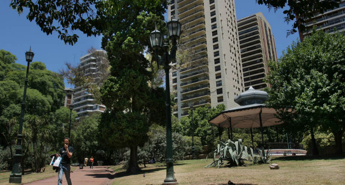El gobierno porteño anunció un programa integral para ser ejecutado en 20 años; prevé la creación de 78 nuevos parques, 400.000 árboles más y espacios de prioridad peatonal en los barrios.