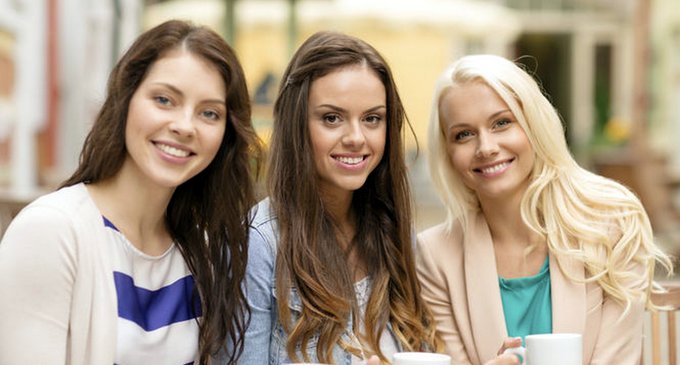 Según un estudio, las mujeres más lindas se comportan de una forma menos cooperativa que el resto a la hora de realizar una tarea o tomar una decisión. Como a los atractivos se los trata mejor (y suelen tener mejores oportunidades) no necesitan de otras personas para lograr sus cometidos en la vida.