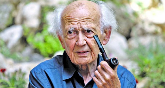 Zygmunt Bauman. Sociólogo y filósofo. Hemos llegado a un punto en el que pasamos más tiempo frente a pantallas que frente a otras personas y eso tiene efectos perturbadores que no solemos percibir, dice este pensador.