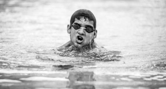 Un joven con agenesia de miembros es récord sudamericano en natación