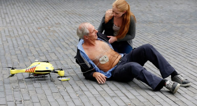 Creado por un joven holandés, este desfibrilador aéreo está pensado para trabajar en situaciones de emergencia ante un ataque cardíaco