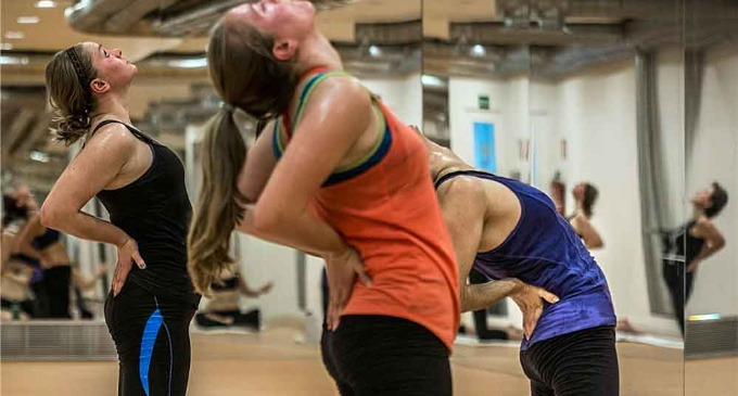 El Hot Yoga combina una serie de posturas elegidas estratégicamente para obtener el nivel óptimo de funcionamiento del cuerpo bajo el poder terapéutico del calor.