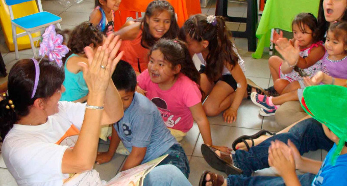 Cuentos y alegría para los niños del Hospital Pedro de Elizalde