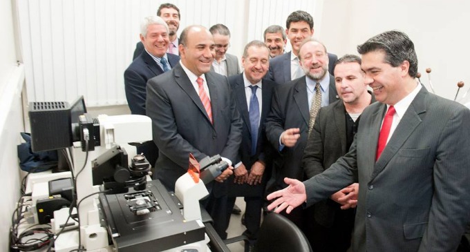 El Laboratorio Max Planck de Biología Estructural, Química y Biofísica Molecular que permitirá realizar estudios de resonancia magnéticas en células y, que dirigirá Claudio Fernández, quedó inaugurado ayer en la ciudad de Rosario, provincia de Santa Fe.