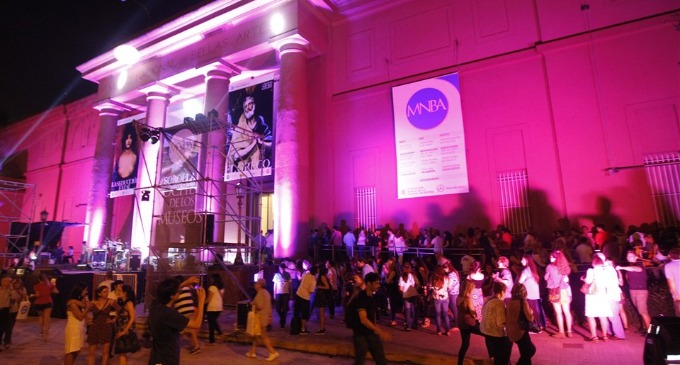 El fenómeno multitudinario de la Noche de los Museos es la cara visible de un entusiasmo de la gente por los consumos culturales; el interés se extiende también al teatro, los libros y los festivales.