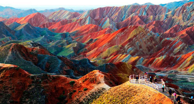 Uno de los lugares más extraordinarios del planeta es el parque geológico chino de Zhangye Danxia que se extiende por 300 km2.