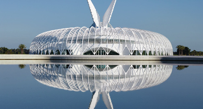 La edificación se encuentra en la Universidad Politécnica de Florida.